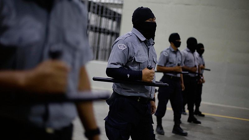 Al menos 160 personas han muerto en El Salvador bajo custodia del Estado durante el régimen de excepción