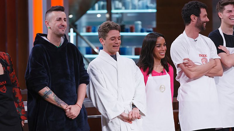 El desfile de Jotha y Luca en pijama por las cocinas de MasterChef 11