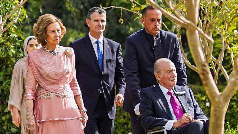 Los reyes eméritos don Juan Carlos y doña Sofía asisten a la boda del príncipe heredero de Jordania