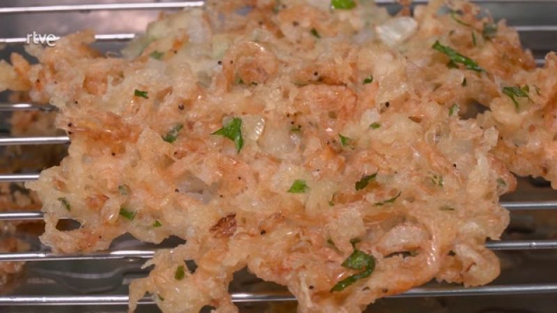 Así se hacen las auténticas tortillitas de camarones como las comía Camarón de la Isla