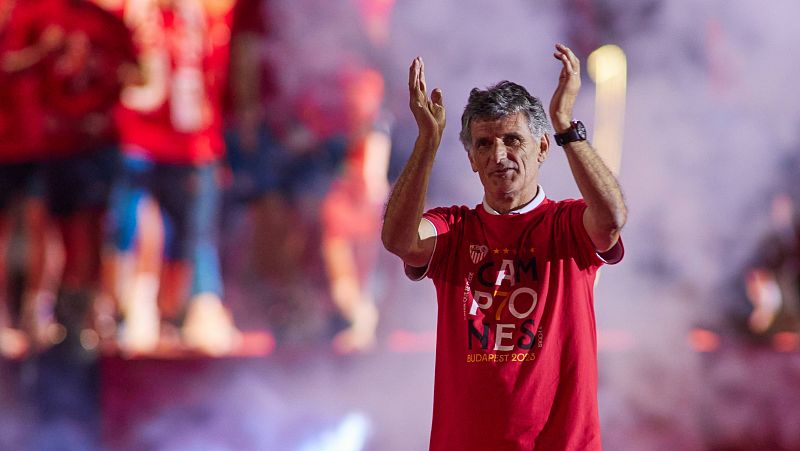 El Sevilla culmina la celebracin de la Europa League anunciando la renovacin de Mendilibar