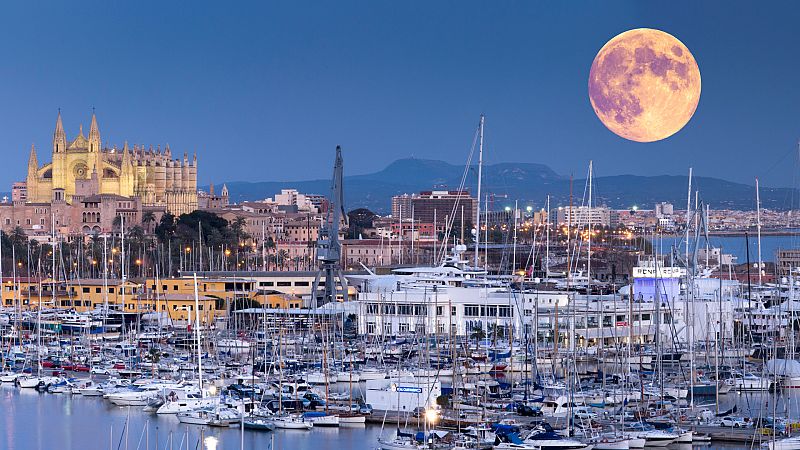 Llega la luna de fresa de junio, la última de la primavera, ¿cuándo y cómo verla desde España?