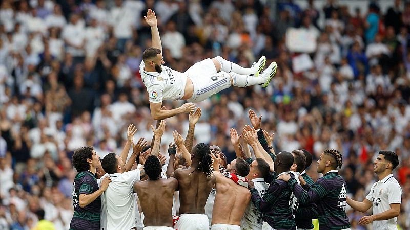 Benzema se despide del Real Madrid con un gol y una atronadora ovación