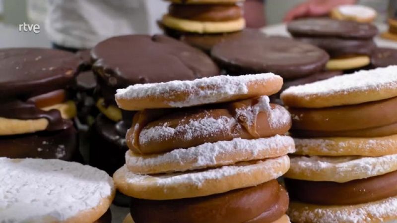 Así se elaboran los alfajores argentinos con dulce de leche. ¡La auténtica receta!