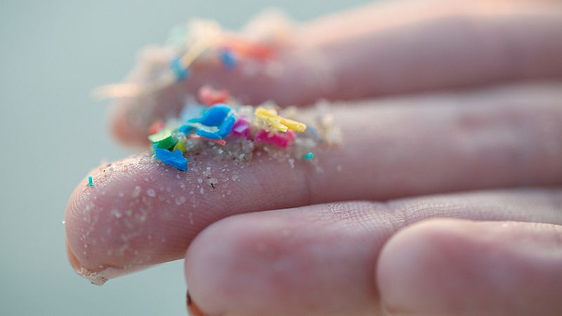 Detectan pequeñas cantidades de microplásticos en el agua potable de varias ciudades españolas
