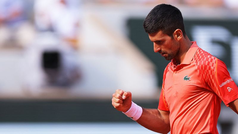 Djokovic anula a un gran Khachanov y desafía a Alcaraz en semis