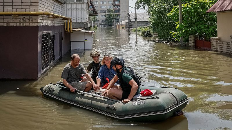 Jersón, una ciudad anegada donde la presa ha arrebatado todo a los vecinos: "No sé a dónde ir, pero lejos de aquí"