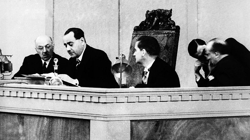 Diplomacia y Guerra Civil. La República en el patíbulo