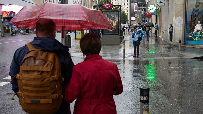 La borrasca Óscar se aleja de Canarias y dejará lluvias generalizadas en la península