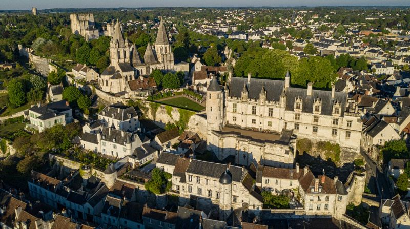 Turena: castillos y ciudades ante el espejo del Loira