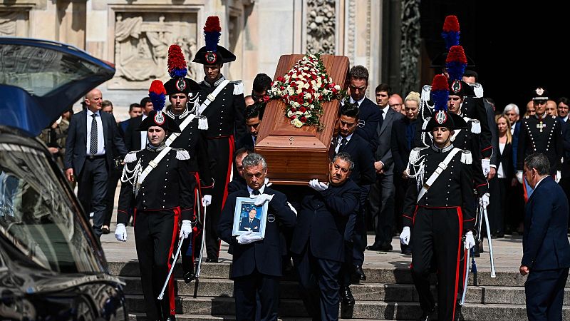 Italia despide a Berlusconi en un funeral de Estado en el Duomo de Milán: "Presidente solo hay uno"