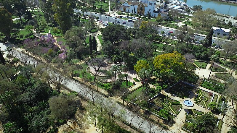 El parque de Mara Luisa de Sevilla: agua, luz, olor de azahar y azulejos, en un hermoso jardn mediterrneo