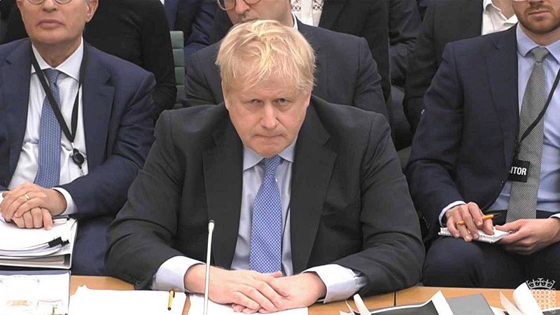 Boris Johnson engañó "deliberadamente" al Parlamento sobre sus fiestas durante el confinamiento, según la investigación