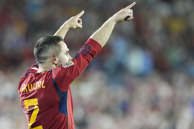 Jordi Alba se redime como capitán en una tanda de penaltis y España silencia a la afición de Croacia