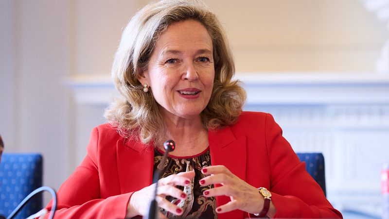 Calviño advierte a la banca de que "tiene que empezar" a remunerar los depósitos