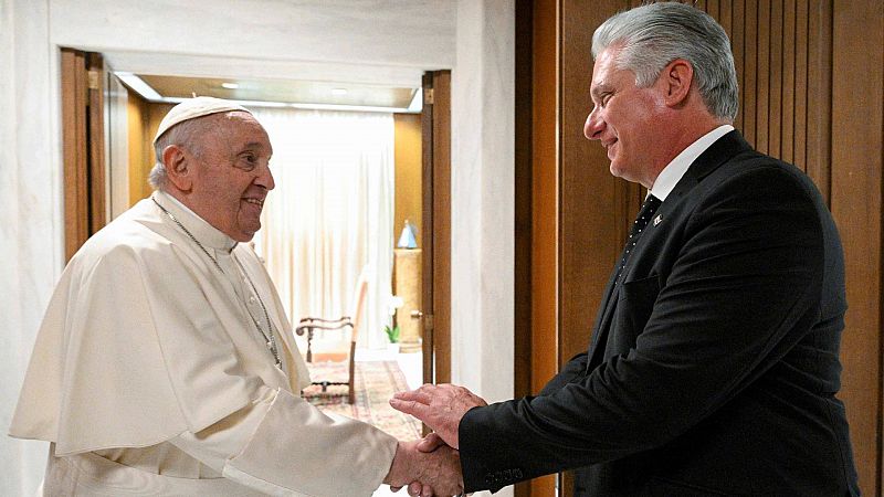 El papa Francisco recibe en el Vaticano al presidente de Cuba, Miguel Díaz-Canel