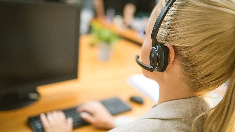 Inspección investiga las condiciones laborales de una teleoperadora que murió en su puesto de trabajo