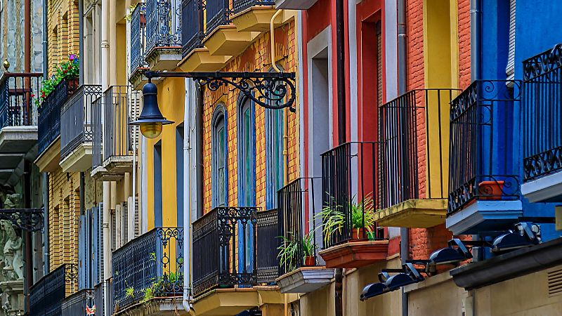 Balcones al completo para disfrutar de los encierros de San Fermín: ¿cuánto cuesta y qué servicios ofrece?