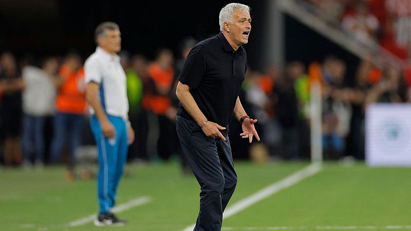Cuatro partidos de sancin a Mourinho por sus insultos a los rbitros en la final de la Europa League