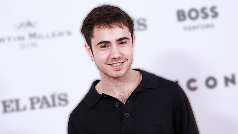 Ander Puig, actor de 'Ser o no ser', galardonado con el premio Arcoíris por su labor en favor de la comunidad LGTBI