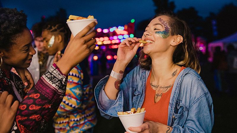 Cacheos y precios desorbitados: ¿pueden prohibirme meter comida y bebida en los festivales?