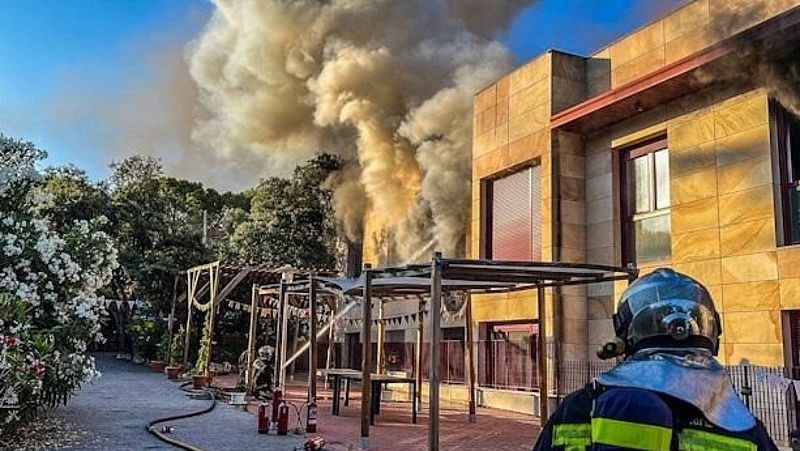Una fallecida y 10 intoxicados leves en un incendio en una residencia de la localidad madrileña de Torrelodones