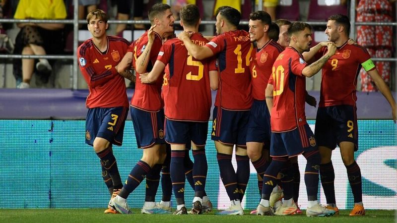 España se mide a Ucrania con el objetivo de sellar el primer puesto de grupo