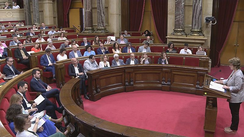 El diàleg amb els docents i la petició de recursos marquen la primera sessió del debat sobre l'educació al Parlament