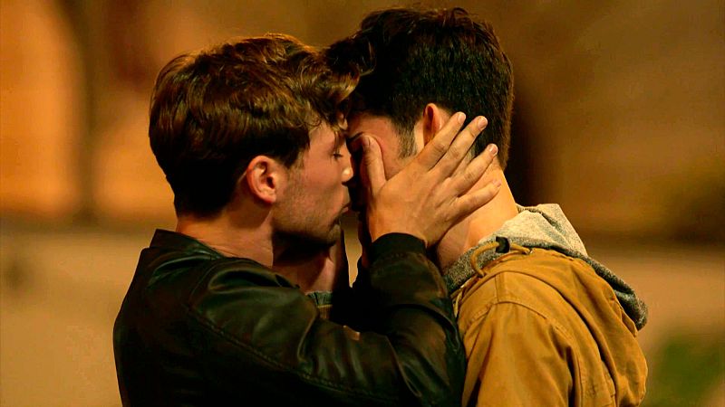 Tres parejas LGTBI referentes de las series de RTVE Play que nos marcaron para siempre