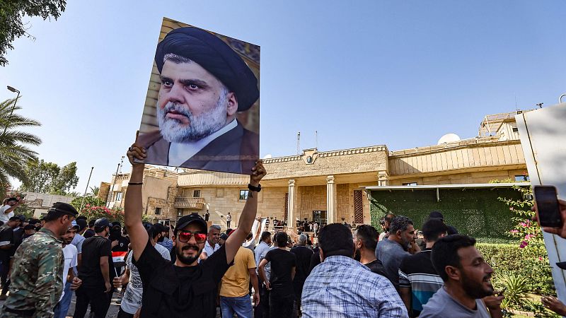 Decenas de manifestantes irrumpen en la embajada de Suecia en Bagdad tras la quema del Corán en Estocolmo