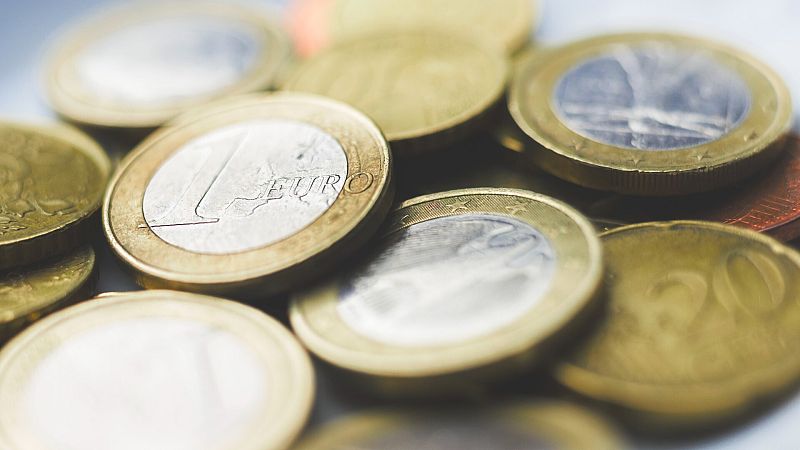 El déficit público cae a la mitad hasta abril, con 4.282 millones, y se modera al 0,3% del PIB