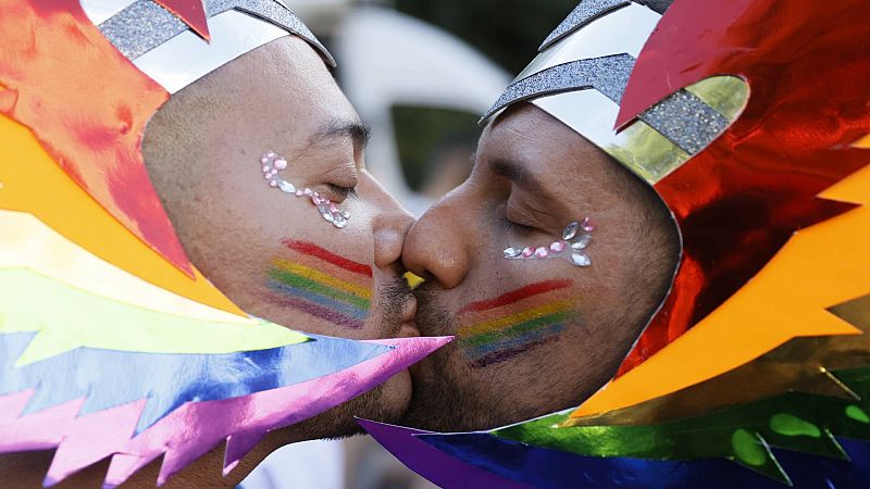 Las imágenes del Orgullo LGTBI+ en Madrid: color y reivindicaciones