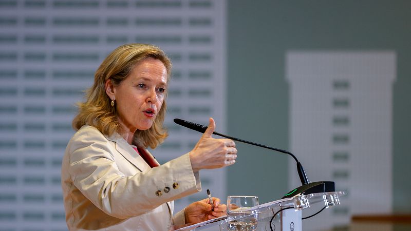 Calviño critica que Díaz no incluya restricciones de renta a su propuesta de subvención de 20.000 euros a jóvenes