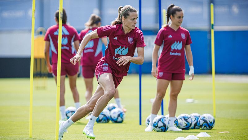 Irene Paredes: "Ya no somos la 'cenicienta', somos capaces de ganar a cualquiera"