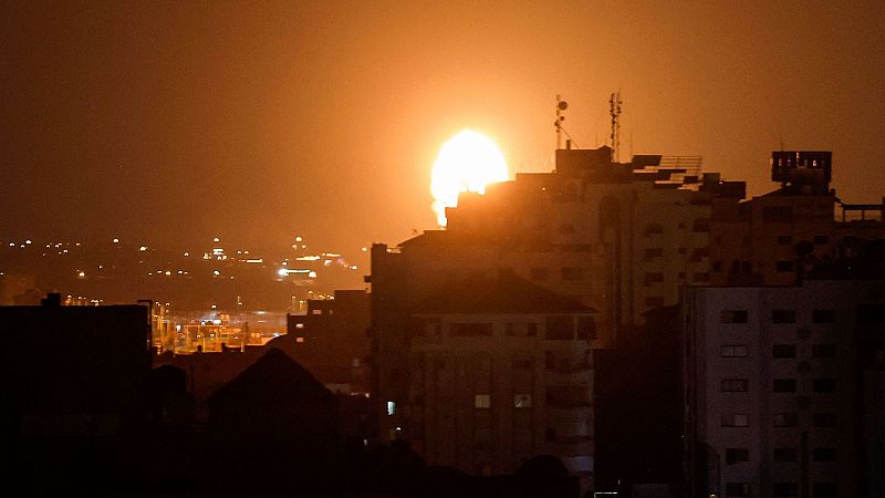 Israel intercepta cinco proyectiles lanzados desde Gaza y responde con bombardeos en la franja
