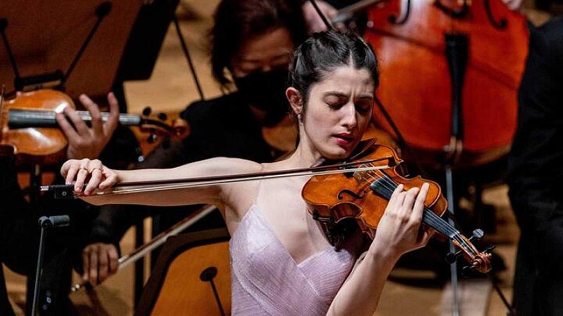 La violinista María Dueñas recibe el Premio Princesa de Girona: "La música me lo ha dado todo"