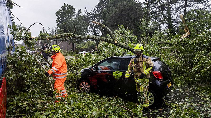 La tormenta Poly mantiene en alerta roja a Países Bajos con vuelos cancelados y carreteras cortadas