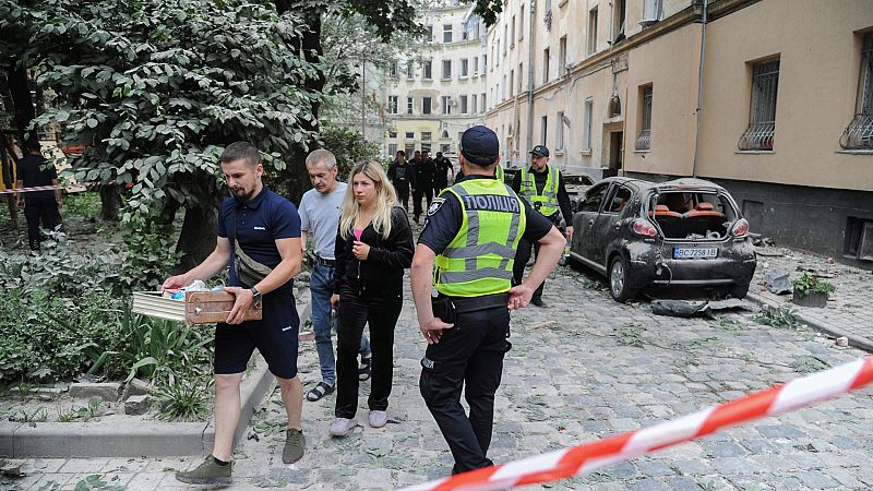 Un bombardeo ruso deja al menos seis muertos en Leópolis, cerca de la frontera con Polonia