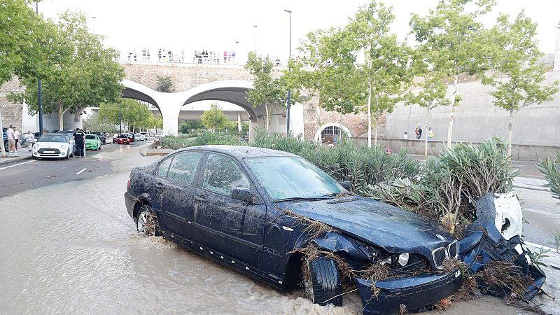 Una fuerte tormenta con granizo provoca inundaciones y daños en varios puntos de Zaragoza