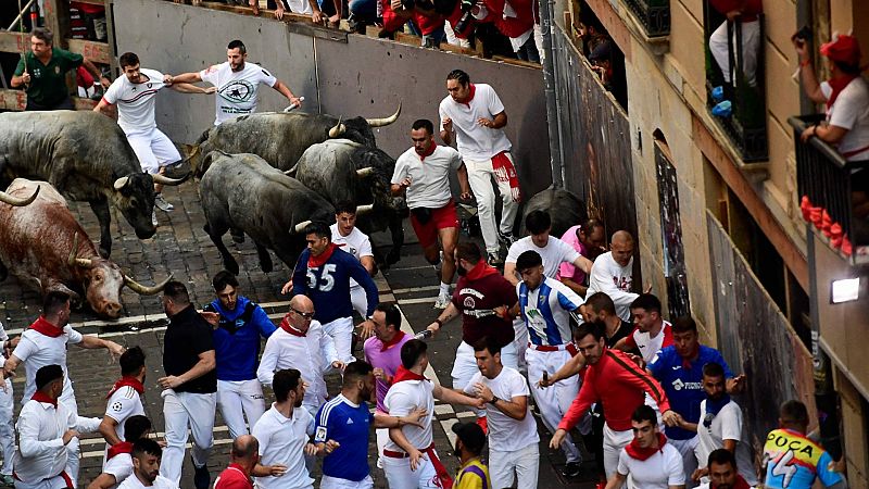 Segundo encierro de San Fermín 2023 peligroso y multitudinario con toros de José Escolar