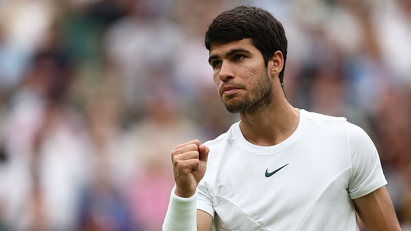 Alcaraz sufre ante Jarry para pasar a octavos de final en Wimbledon