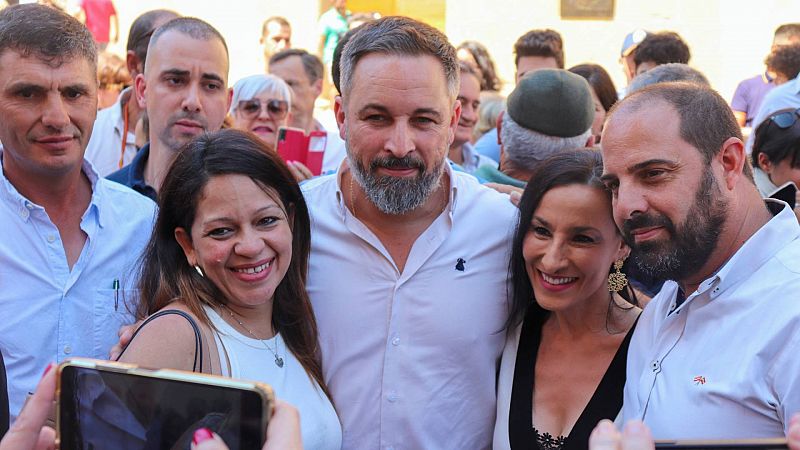 Abascal avisa de que los primeros votantes de Sánchez serán "violadores, pederastas, golpistas, Txapote y Mohamed"