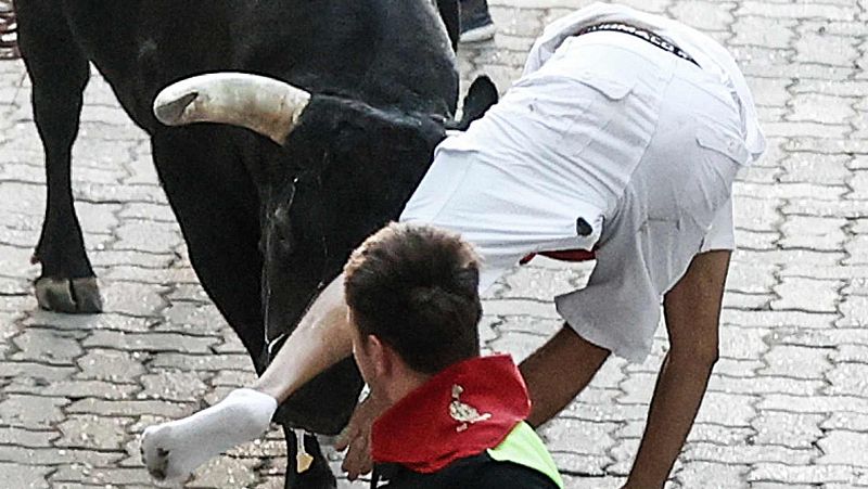 Así te hemos contado el séptimo encierro de San Fermín 2023: veloz carrera y con un herido por asta