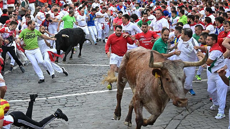 Así hemos contado el sexto encierro de San Fermín 2023: tres heridos por los toros de Jandilla