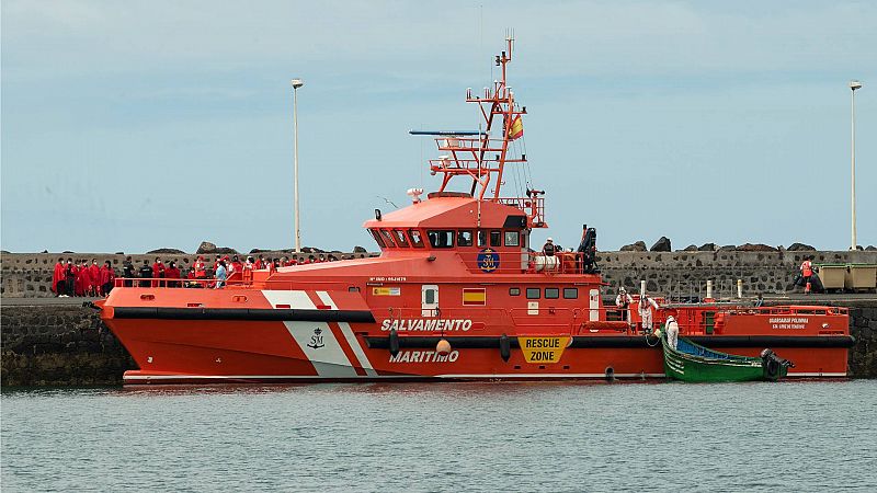 Salvamento Marítimo rescata a 86 personas migrantes de un cayuco a 132 kilometros del sur de Gran Canaria