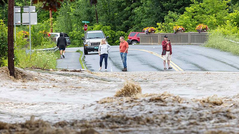 Las fuertes lluvias en EE.UU. causan inundaciones en Vermont y Nueva York, que dejan un muerto y 50 rescates