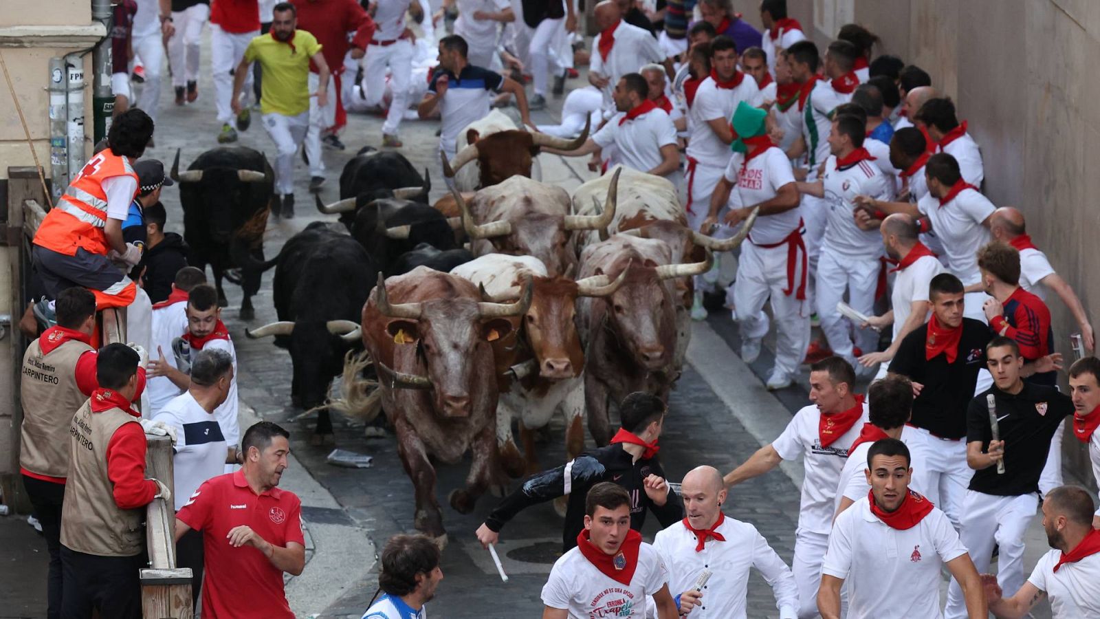 Sexto encierro vibrante y vertiginoso de San Fermín 2023 con toros de Jandilla