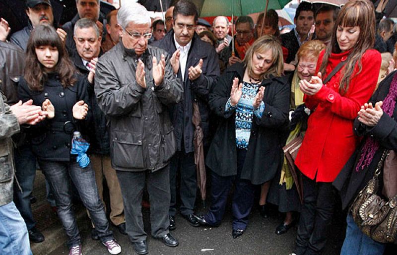 Patxi López promete "recuperar la calle para los demócratas" en el homenaje a Isaías Carrasco