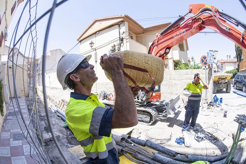 Los trabajadores expuestos al sol cuentan cómo afrontan las altas temperaturas