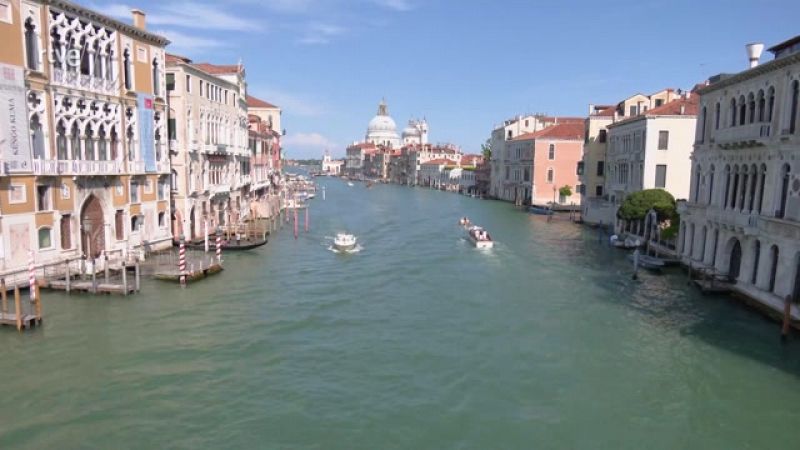 Un paseo en gndola por la Venecia ms romntica: conocemos la tradicin de los astilleros y gondoleros